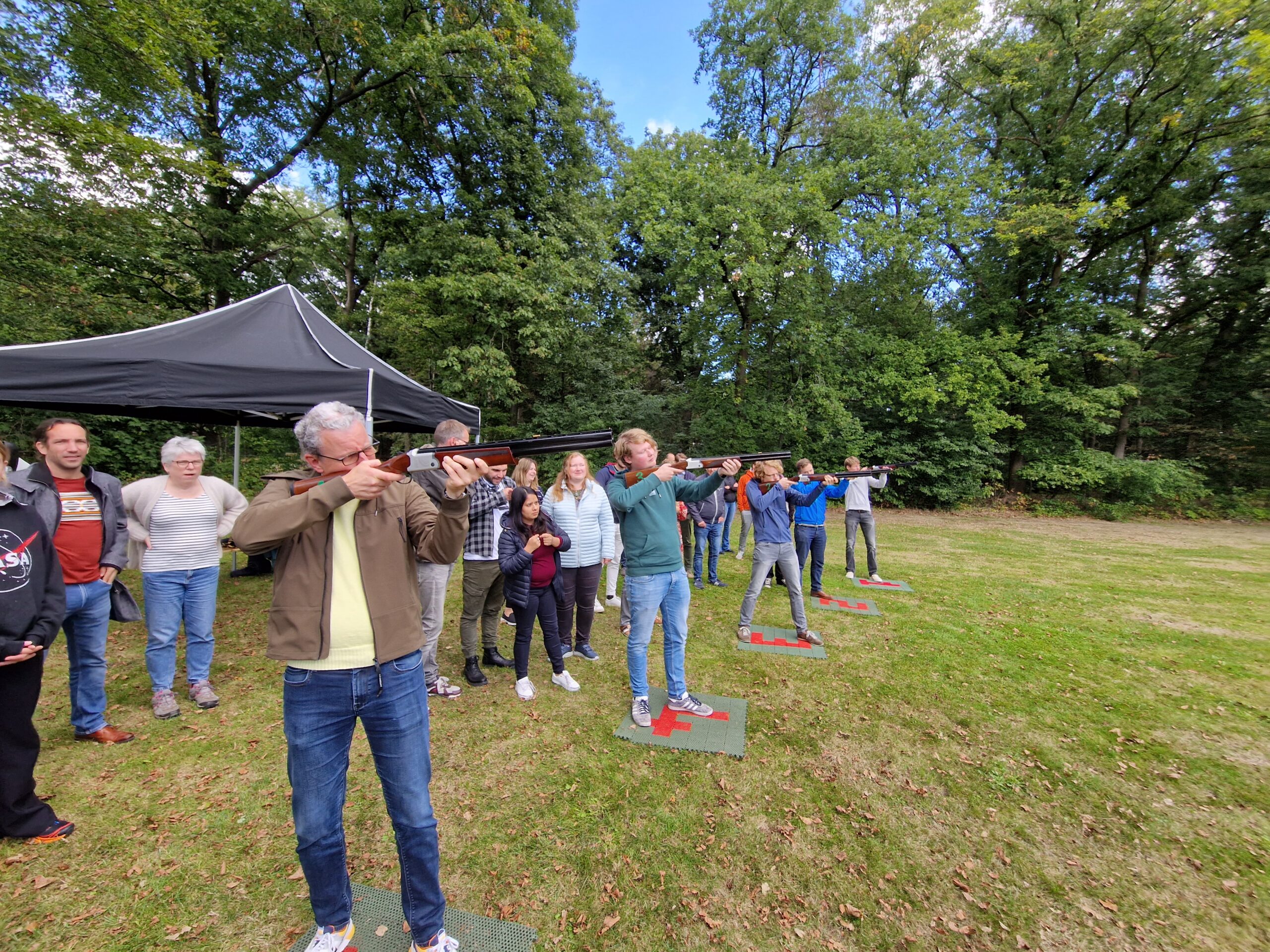 Contact met de aanbieder van laser-kleiduivenschieten aanbieder van Nederland. voor het leukste uite kleiduiven schieten belt u mij.