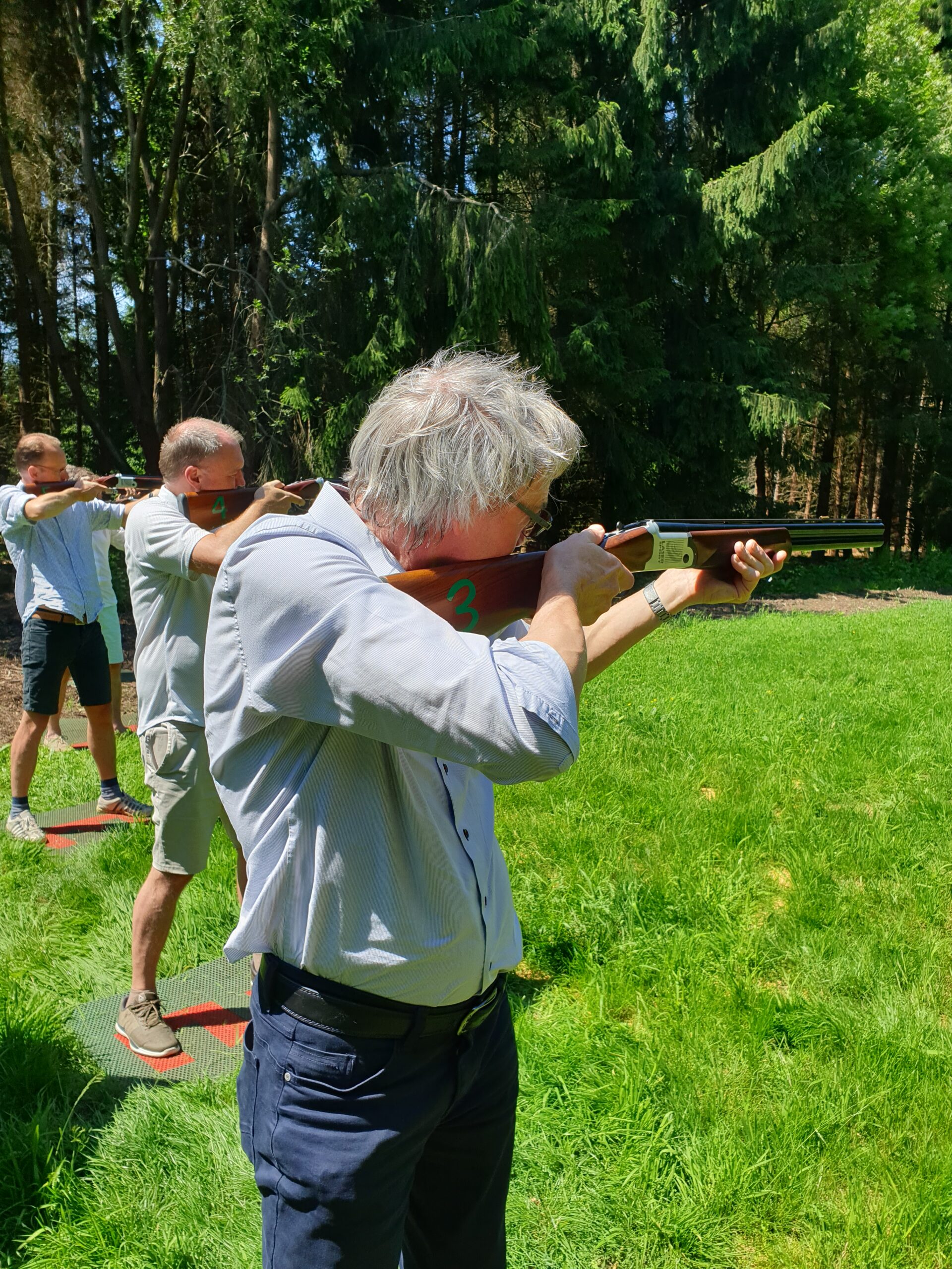 vragen over laser kleiduiven schieten? belt u mij